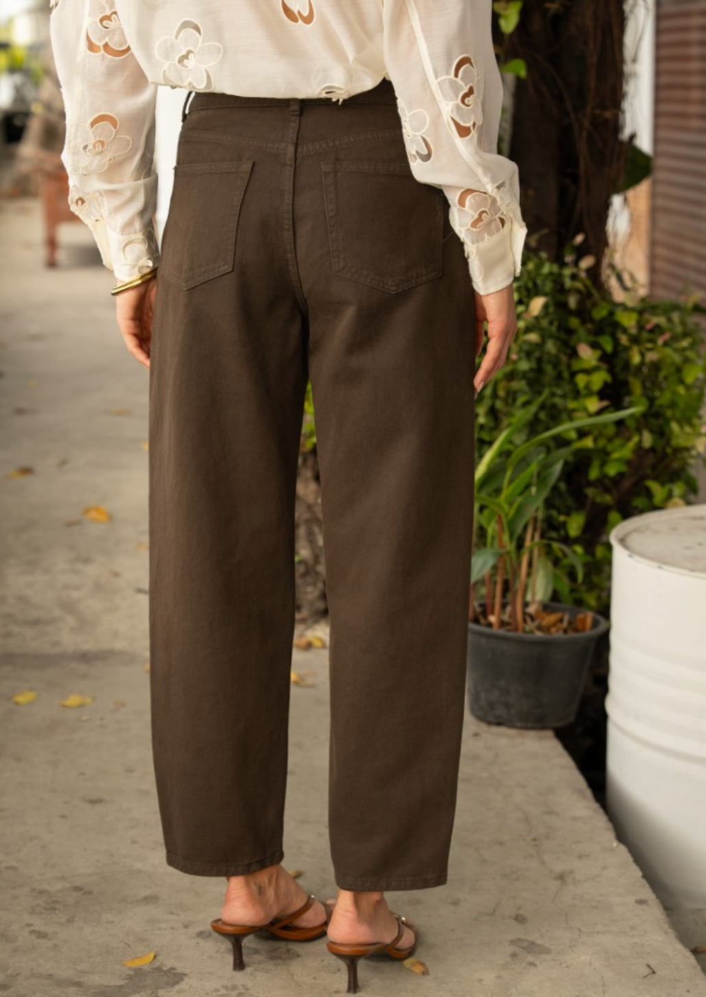 Bony Chocolate Barrel Jean